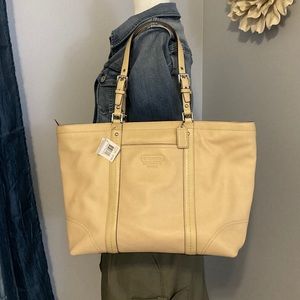 NWT Coach East West Large Leather Gallery Tote